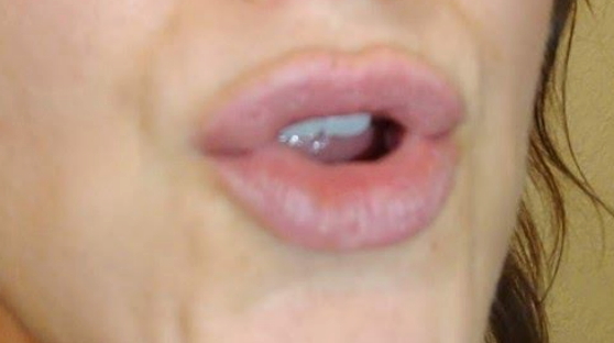 This image has an empty alt attribute; its file name is r-sound.jpg